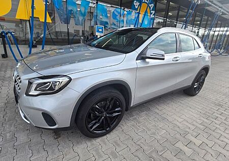 Mercedes-Benz GLA 200 -