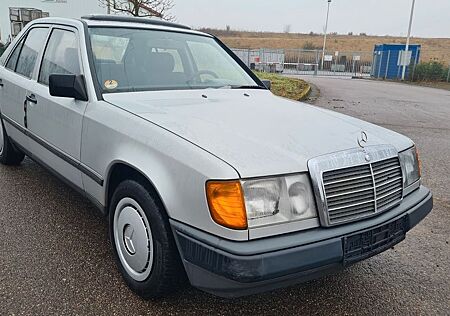 Mercedes-Benz 200 E Klasse200D-Schiebedach-Guter Zustand Oltimer