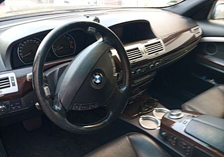 BMW 750Li A -