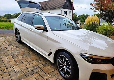 BMW 520d X Drive Touring M-Sport /AHK/ACC