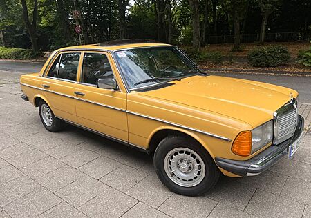 Mercedes-Benz E 230
