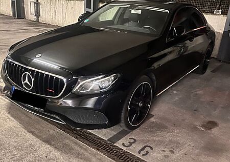 Mercedes-Benz E 200 E // 4MATIC