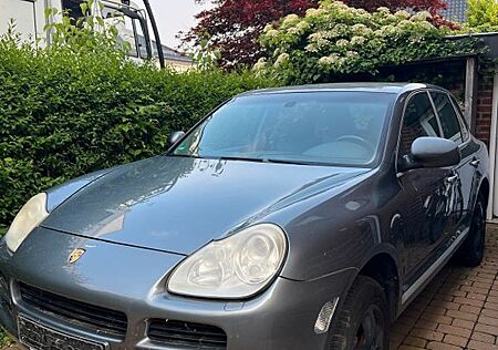 Porsche Cayenne - -