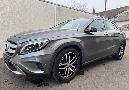 Mercedes-Benz GLA 180 Urban*Pano*LED*PDC*