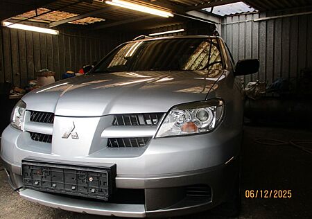 Mitsubishi Outlander 2.0 Invite -- 1 HAND --TOP ZUSTAND