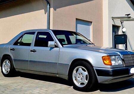 Mercedes-Benz 230 Scheckheft+AHK