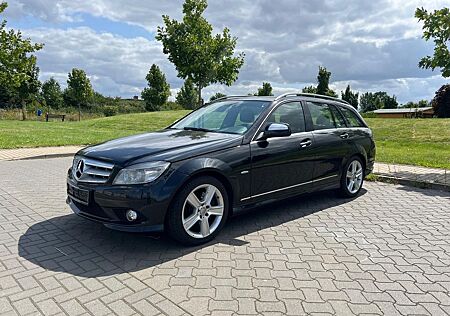 Mercedes-Benz C 320 CDI T AVANTGARDE AMG-Paket/Bi-Xenon/Leder