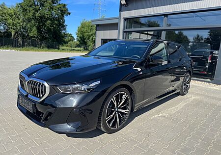 BMW 520d M Sport -HUD-ACC-Pano-360K-20Zoll