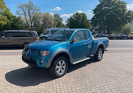 Mitsubishi L200 Intense Club ExtraCab 4WD AHK LKW
