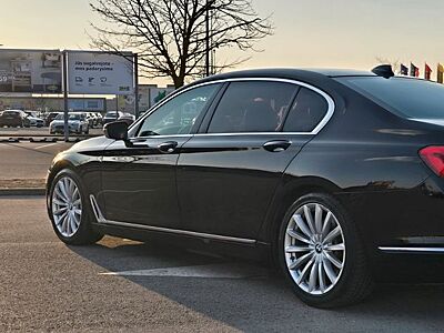 BMW 740Li -