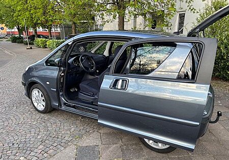 Peugeot 1007 automatik, 109 PS, AHK, Sport, gepflegt