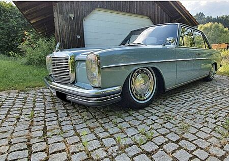 Mercedes-Benz 250 /8 W114, Oldtimer, Erstlack, Lenkradautom.