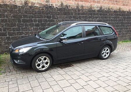 Ford Focus 1,6TDCi 80kW Black Magic Turnier Black...