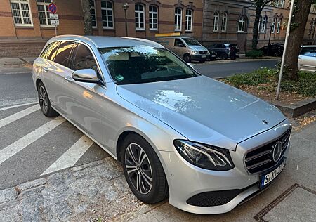 Mercedes-Benz E 220 d T Autom. -