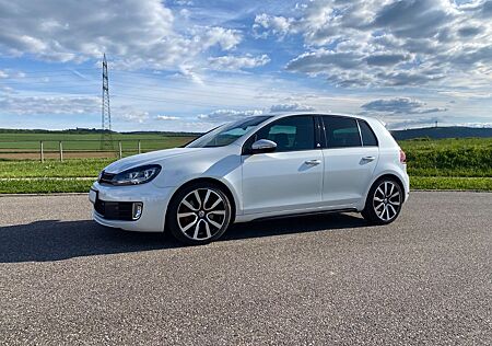 VW Golf Volkswagen 2.0 TSI DSG GTI adidas