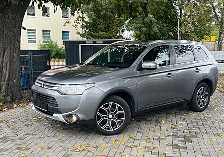 Mitsubishi Outlander 4WD*7xSitzer*AHK* EHk*LMF*Multi-L*Led
