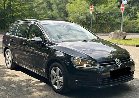 VW Golf Volkswagen VII 1.6 TDI 110 PS + NAVI + Eu6 + PDC + AHK