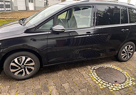 VW Touran Volkswagen 1.5 TSI 150 PS | 7-Sitzer | Navi