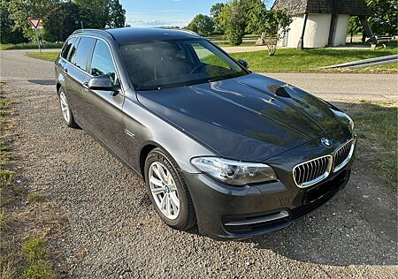 BMW 520d xDrive Touring A Luxury Line Luxury Line