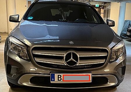 Mercedes-Benz GLA 220 CDI 4MATIC DCT Urban Pano AHK St-Hzg