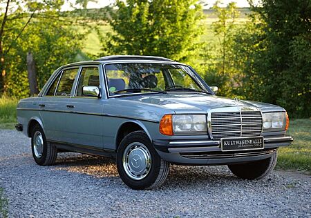 Mercedes-Benz 230 230E W123 *2.Hand*126tkm*Top Historie!*