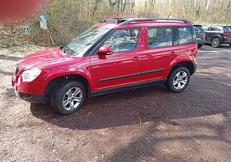 Skoda Yeti 1.2 TSI Active mit Panoramadach