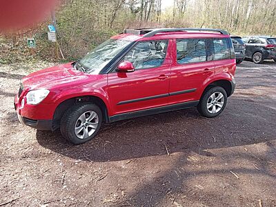 Skoda Yeti 1.2 TSI Active mit Panoramadach