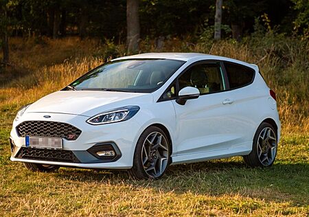 Ford Fiesta 1,5 ST 200PS / Garantie / Winter / Klima