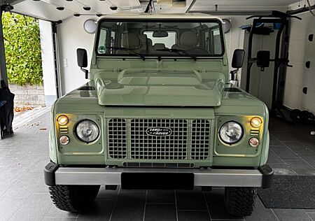 Land Rover Defender Heritage 110 2.2 TD4 Station Wagon