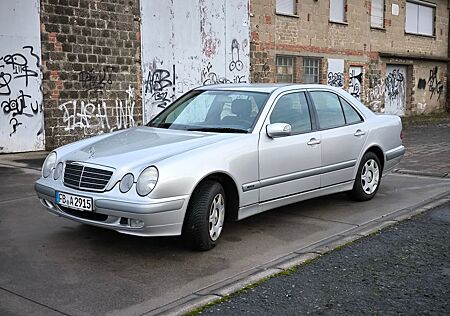 Mercedes-Benz E 200 KOMPRESSOR CLASSIC Classic