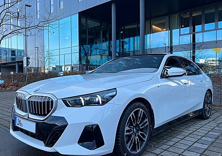 BMW 520i Msport|AHK|Pano|360kamera|Harman