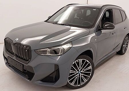 BMW iX1 30 xDrive M Sport Leder_Pano_DrivassProf_HK