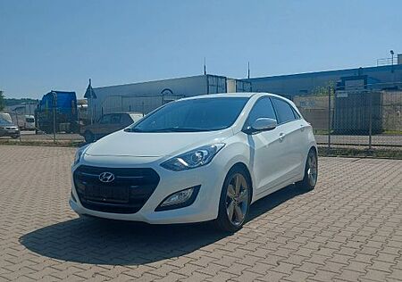 Hyundai i30 blue 1.6 CRDi 81kW Classic Navi, Kamera,