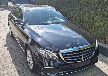 Mercedes-Benz E 220 E 220d T EXCLUSIVE Autom. EXCLUSIVE