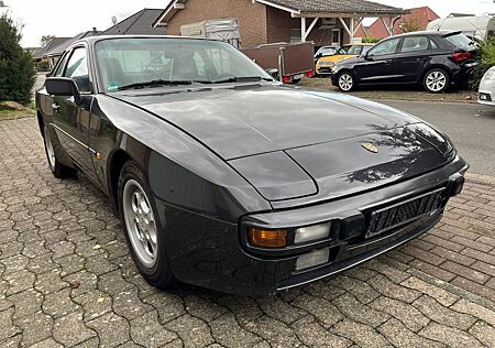 Porsche 944