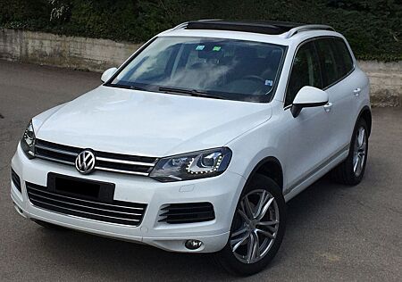 VW Touareg Volkswagen 3.0 V6 TDI Tiptr Exclusive BMT Terra...