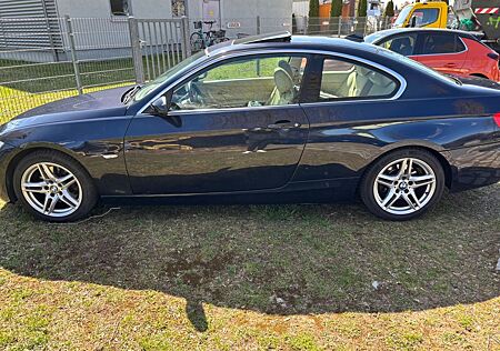 BMW 325i Coupé - e92