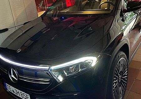 Mercedes-Benz EQA 250 AMG PANO KEYLES 20" LEDER KAM EL. SITZE