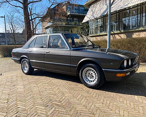 BMW 528