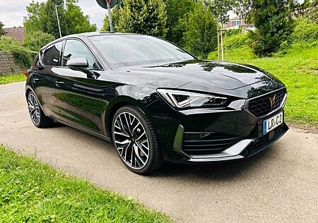 Cupra Leon 2.0 TSI 221kW VZ Panorama Dach Beats 1Hand