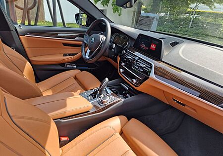 BMW 520d Tour Head Pano Leder voll elek. Memory