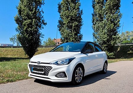 Hyundai i20 1.2 62kW YES! + YES Plus 1.Hand Navi 2 Farb