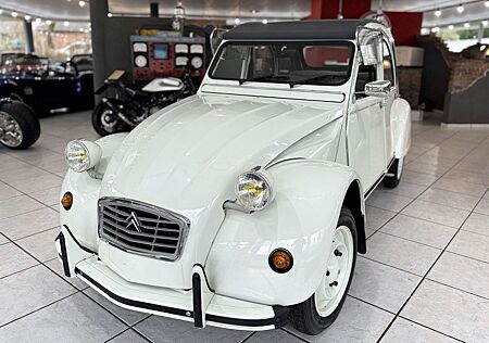 Citroën 2 CV Rarität, eine der letzten 2 CV6 Club ,, Enten ,,