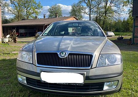 Skoda Octavia 1.6 Limo. AHK 145.000KM