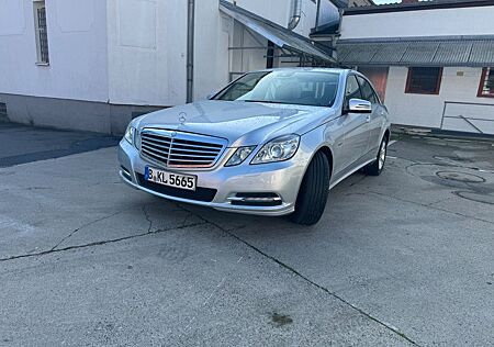 Mercedes-Benz E 200 CGI Blue EFFICIENCY ELEGANCE