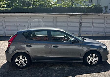 Hyundai i30 Fifa Edition top gepflegt TÜV 07-26