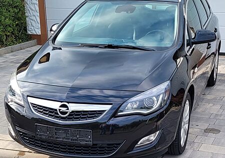 Opel Astra Sports Tourer 1.4 Turbo Anhängerkupplung