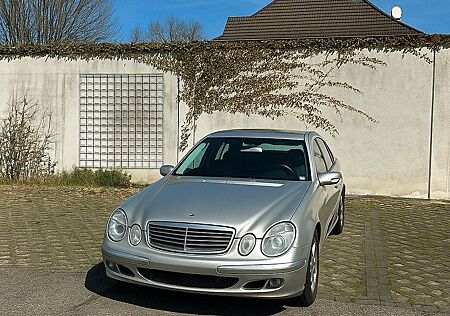 Mercedes-Benz 220