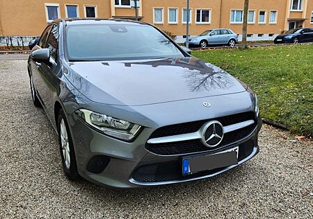 Mercedes-Benz A 180 d DCT -