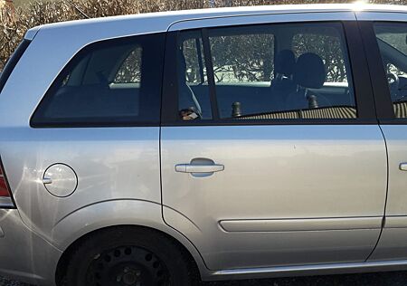 Opel Zafira 1.8 -